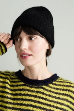 Cashmere Ribbed Beanie (Black)
