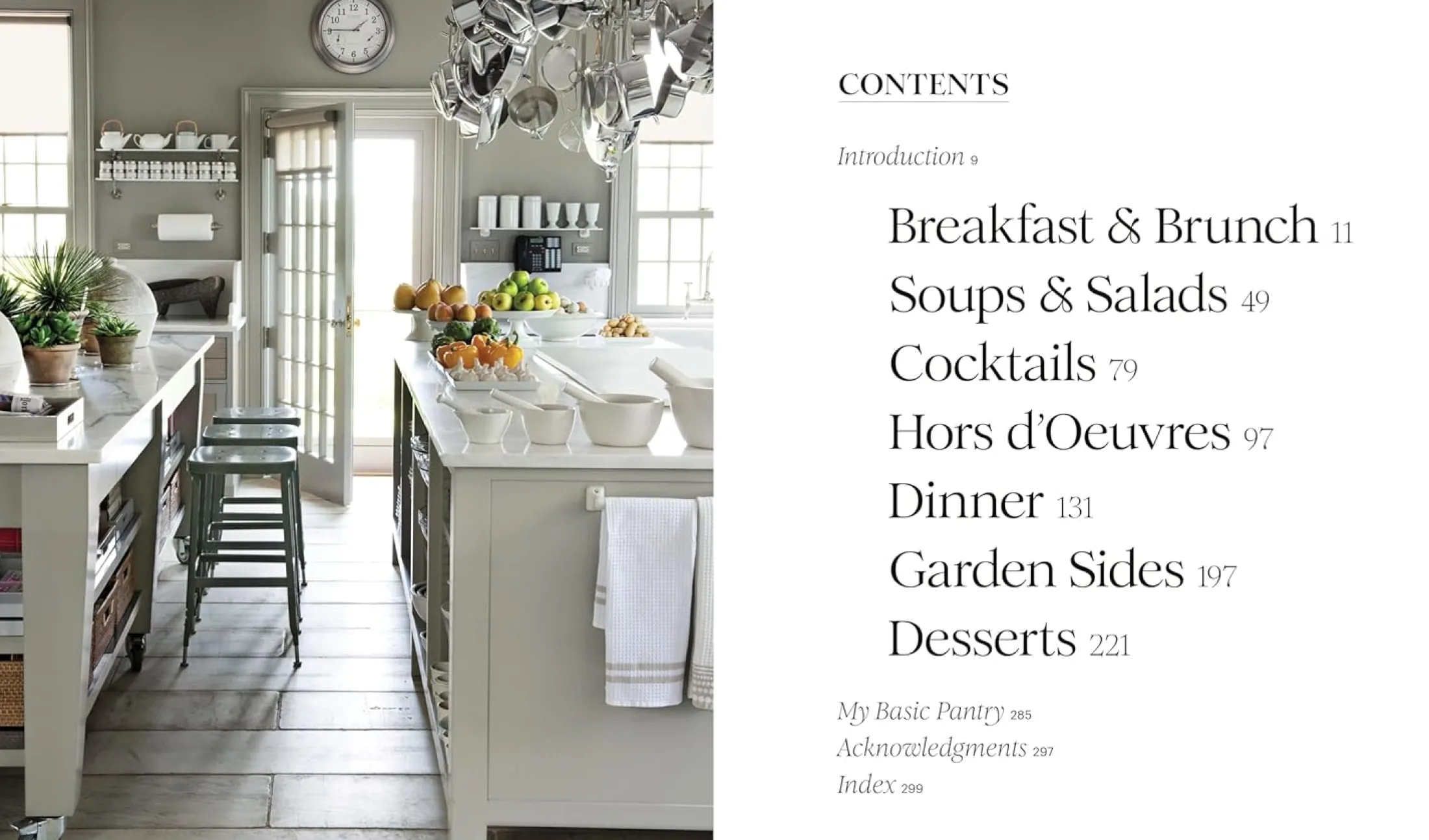 Martha: The Cookbook: 100 Favorite Recipes