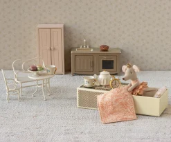 Princess and the pea, Big Sister Mouse