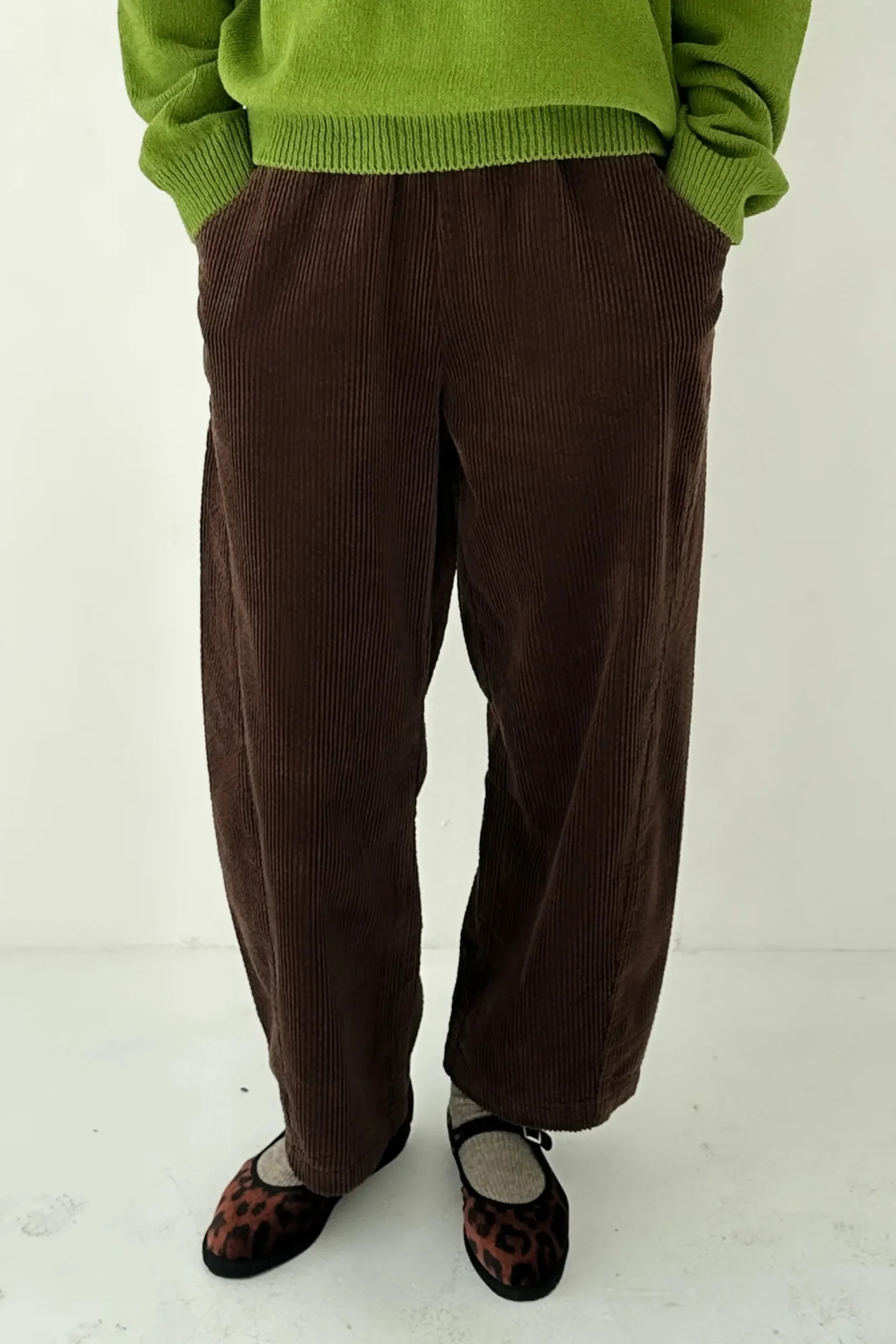 Soft Corduroy Arc Pants (Brown)