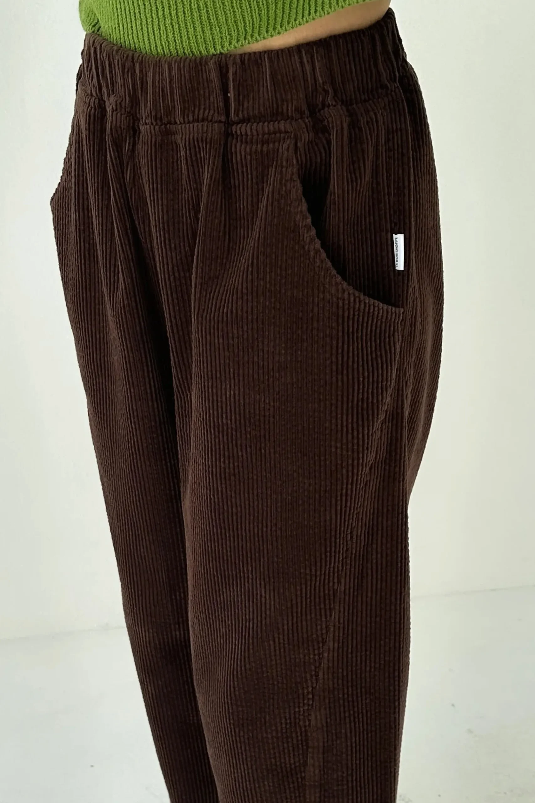 Soft Corduroy Arc Pants (Brown)
