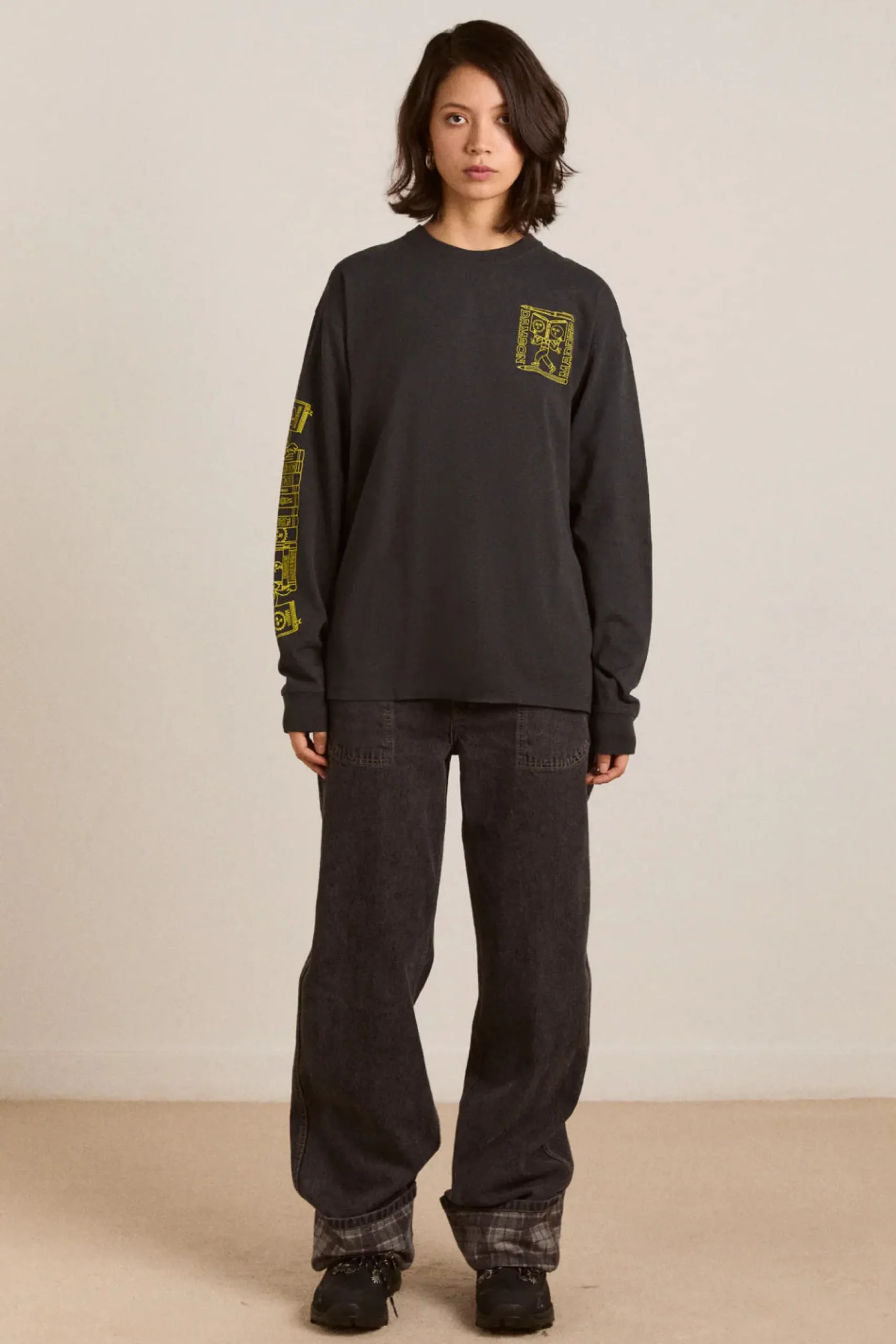 The Reader Long Sleeve Tee (Charcoal)