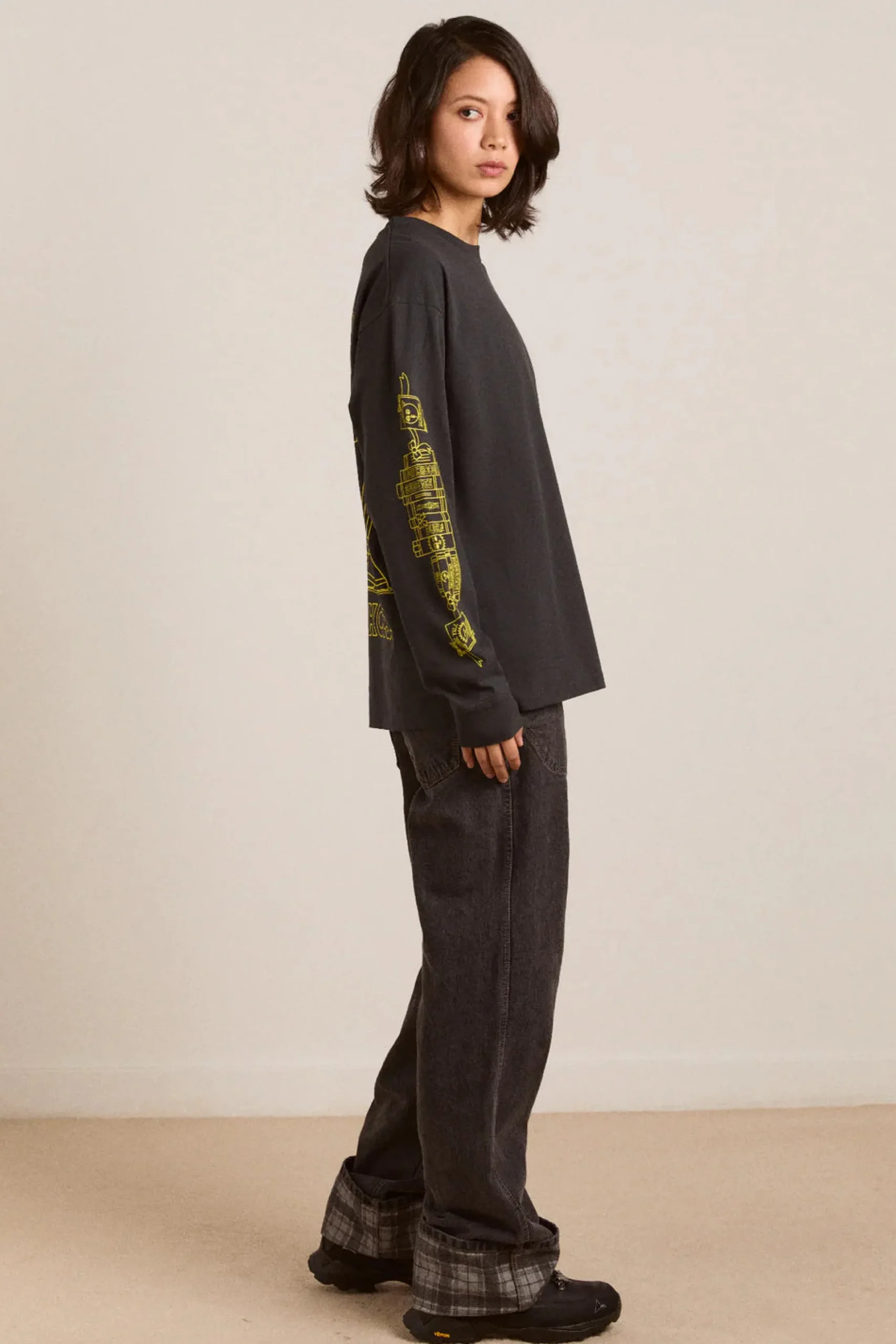 The Reader Long Sleeve Tee (Charcoal)